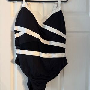 Anne Cole Women's Plus Mesh Insert One Piece Swimsuit
